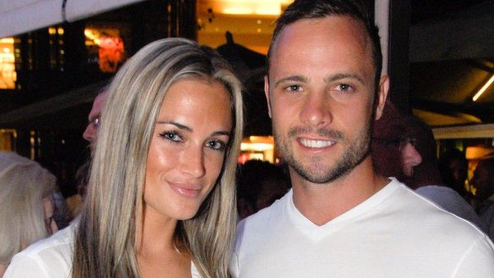 Reeva Steenkamp (L), Oscar Pistorius (R)