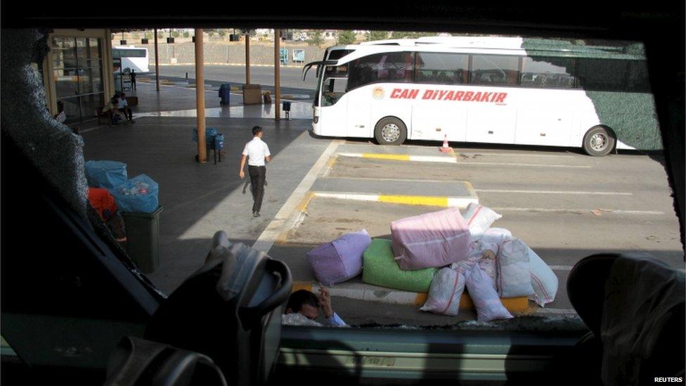 Bus with broken windows in Diyarbakir (9 Sept)