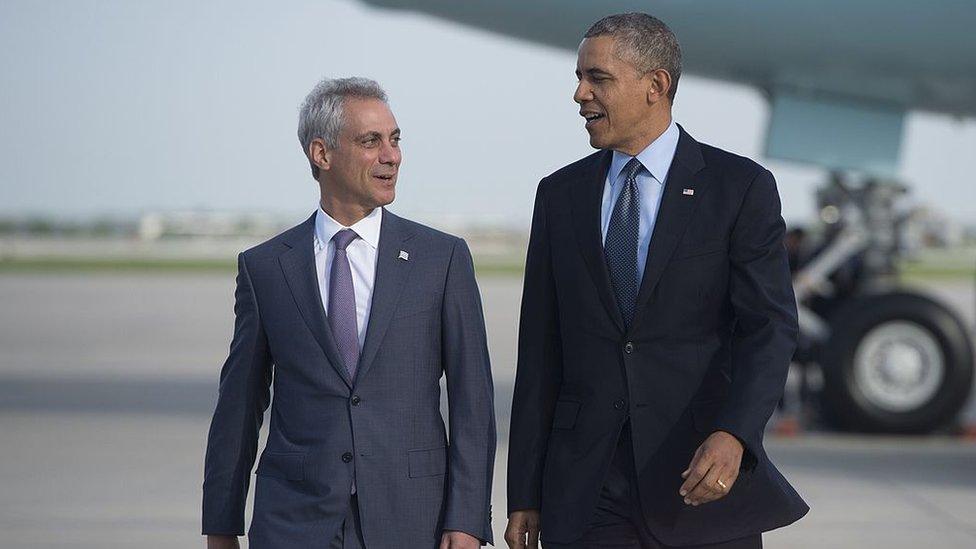 US President Barack Obama walks alongside Chicago Mayor Rahm Emanuel (L) after arriving on Air Force One at Chicago O'Hare International Airport in Chicago, Illinois on May 22, 2014.