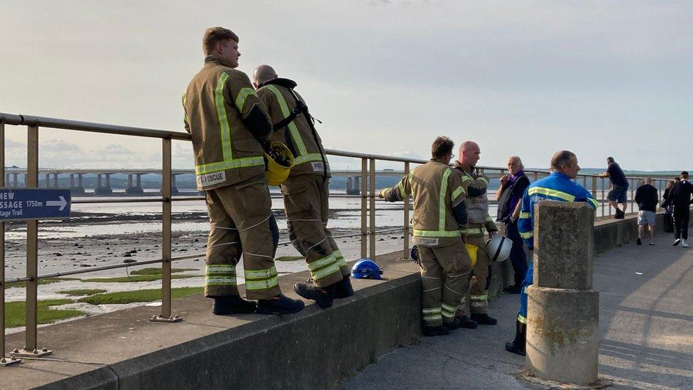 Rescue crews by the beach