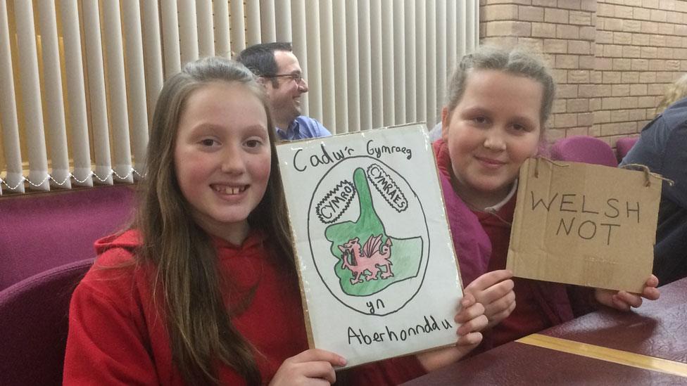 Primary school pupils in the public gallery