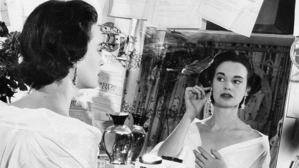 Gloria Vanderbilt. Photo: August 1954