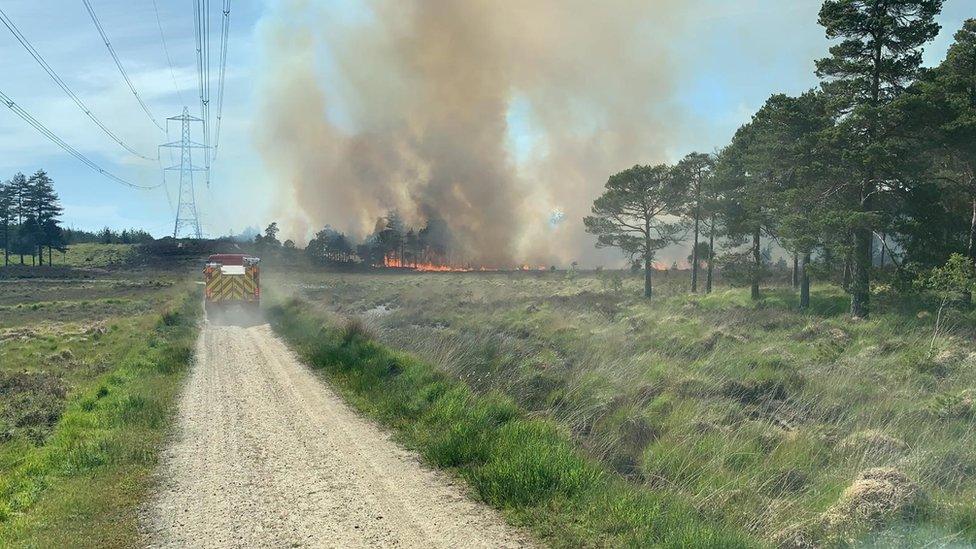 Fire engine drives off to tackle wildfire