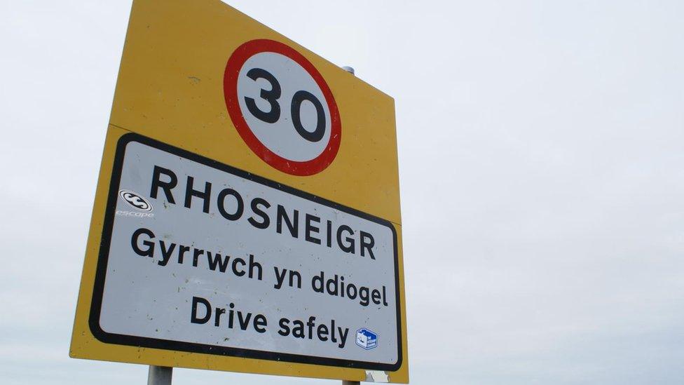 30mph sign Rhosneigr