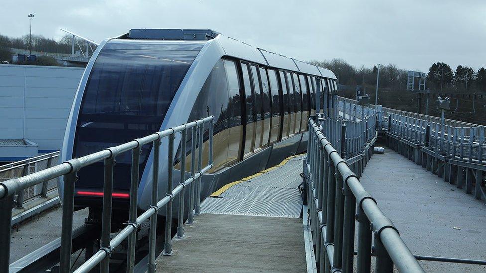 Luton Dart train