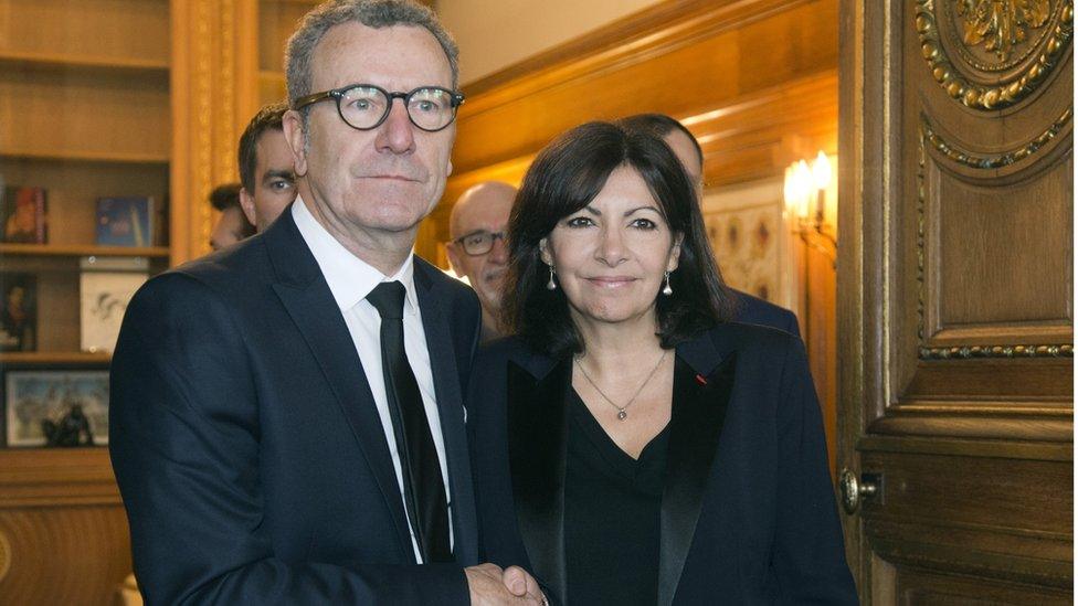 Brussels Mayor Yvan Mayeur (L) with Paris Mayor Anne Hidalgo (29 March)