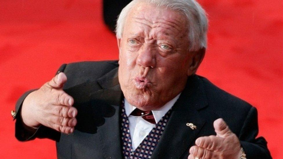 Kenny Baker on the red carpet