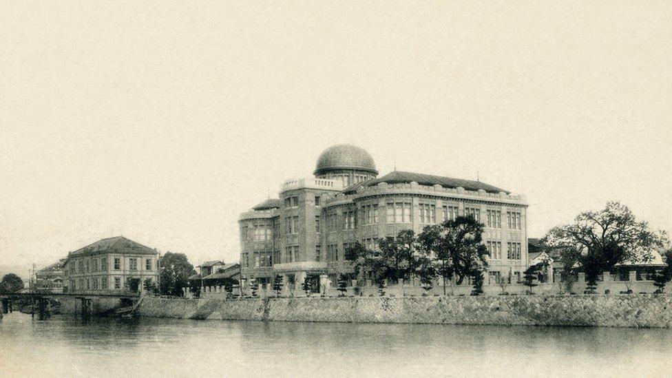 An archive image of the Hiroshima Industrial Promotion Hall from either the 1920s or 1930s