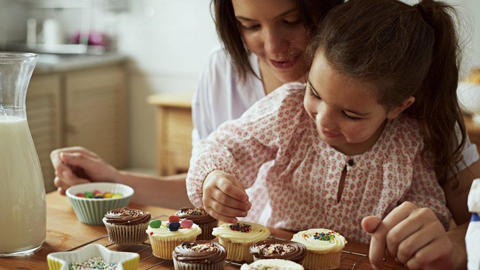 girl-mum-baking.