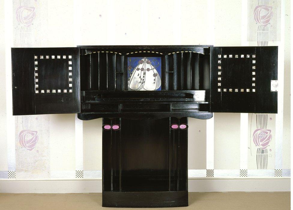 A Mackintosh bureau at Hill House