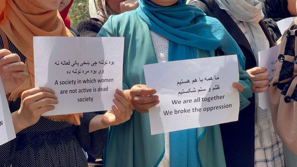 Women protesting in front of Vice and Virtue Ministry, Sept 2021