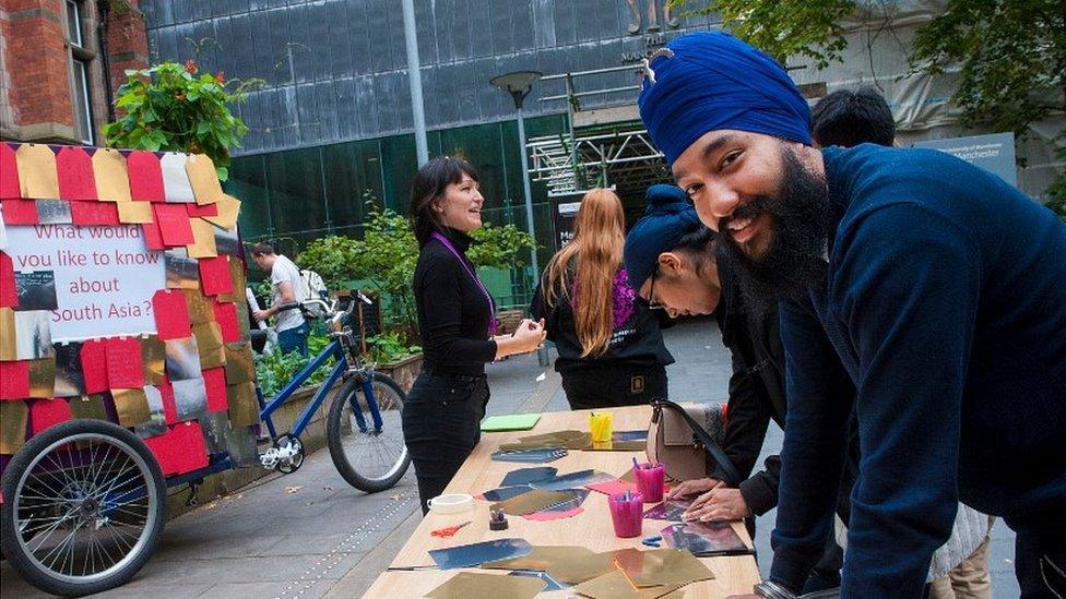 Man wearing Sikh turban outside Manchester Museum