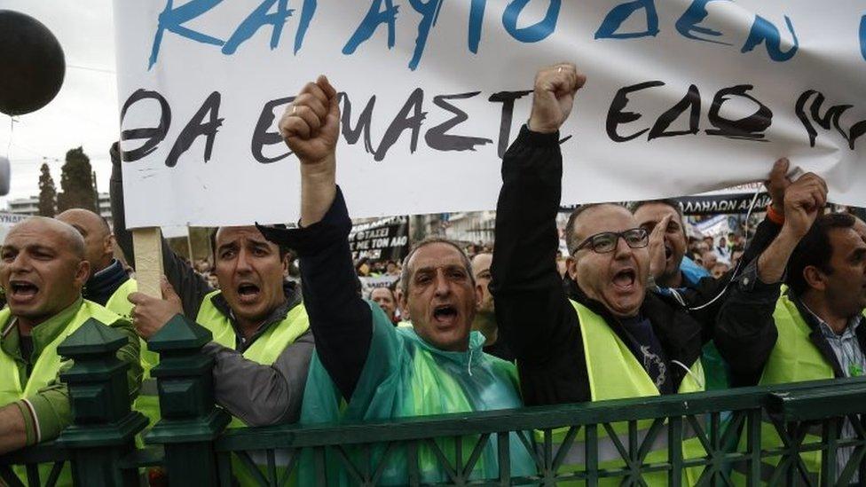 Greek police officers shout slogans blocking a parliament entrance as they take part in an anti-austerity protest during a general strike in Athens (17 May 2017)