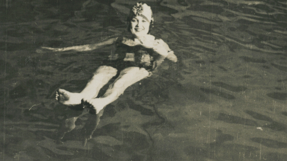 Picture of people using the baths courtesy of Droitwich Spa Heritage Centre