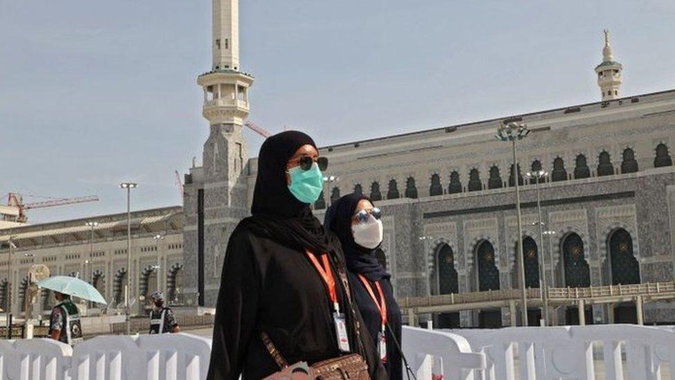 Pilgrims arrive to atend the Hajj season in the holy Saudi city of Meccca