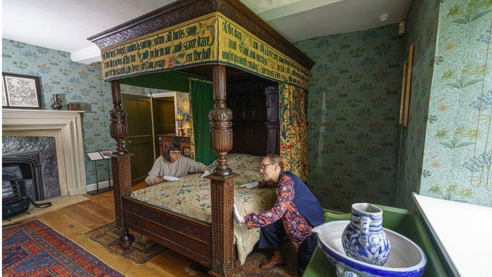 Four poster bed at Kelmscott Manor