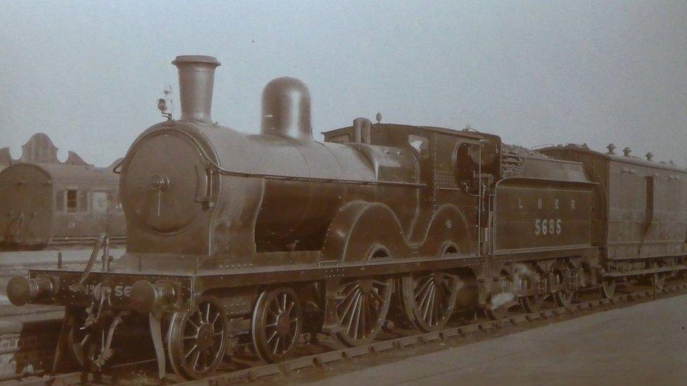 Image of a locomotive in the 1920s