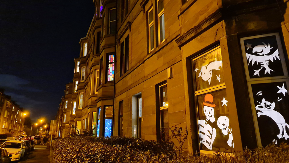 Decorations in tenement windows