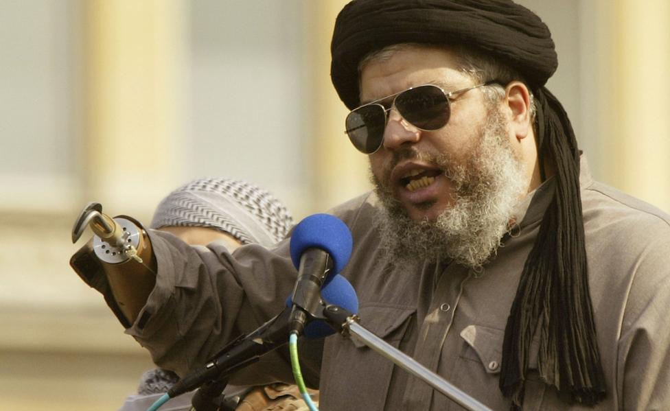 Abu Hamza al-Masri addressinga rally Trafalgar Square, August 2002