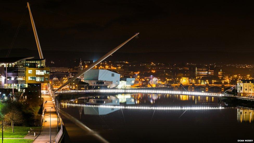 Pont droed yng nghanol Casnewydd