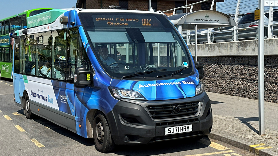 autonomous bus (June 2023)