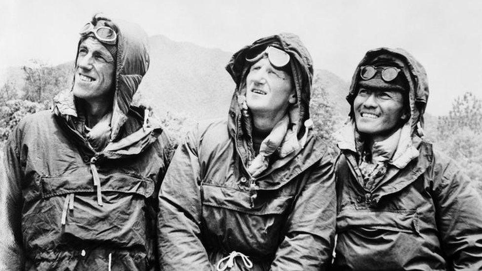 Edmund Hillary (l) and Tenzing Norgay (r)