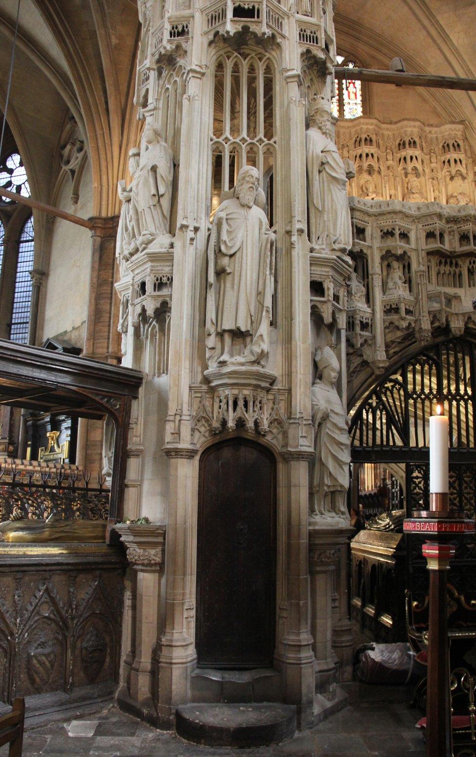 Stone turret, housing staircase to the king's chapel