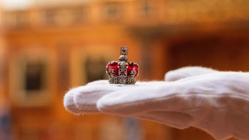 A tiny crown