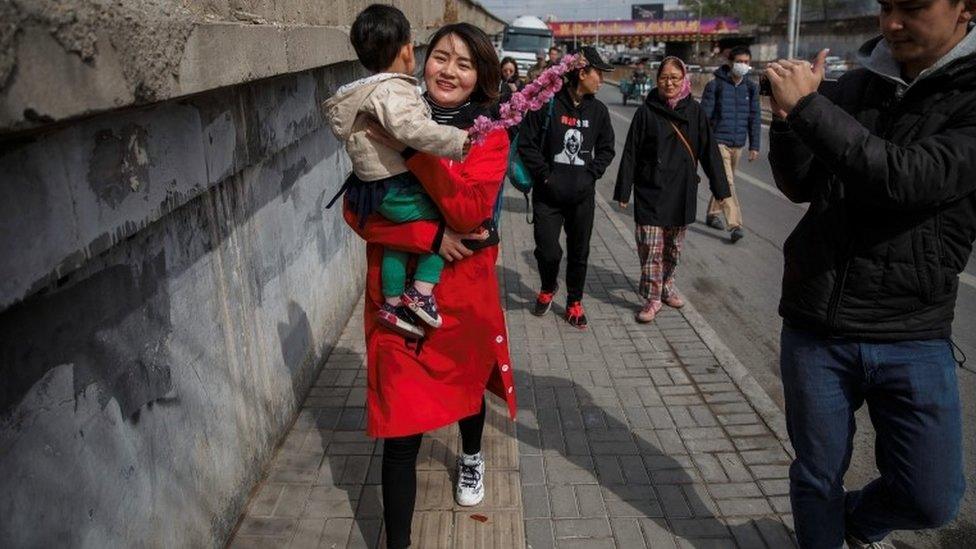 Li Wenzu is walking from Beijing to Tianjin