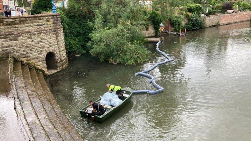 Oil spill in River Leam