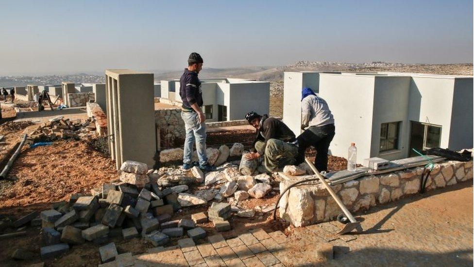 Palestinian construction workers at Israeli settlement of Naale (file photo)