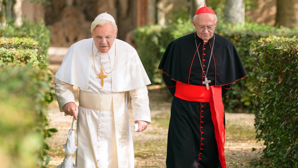 Anthony Hopkins and Jonathan Pryce in The Two Popes