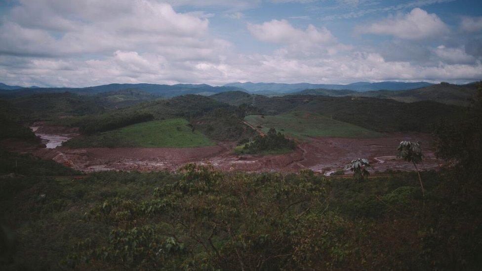 Trails of mud can be seen in the Gualaxo do Norte riverbed between the Fundao dam and Bento Rodrigues