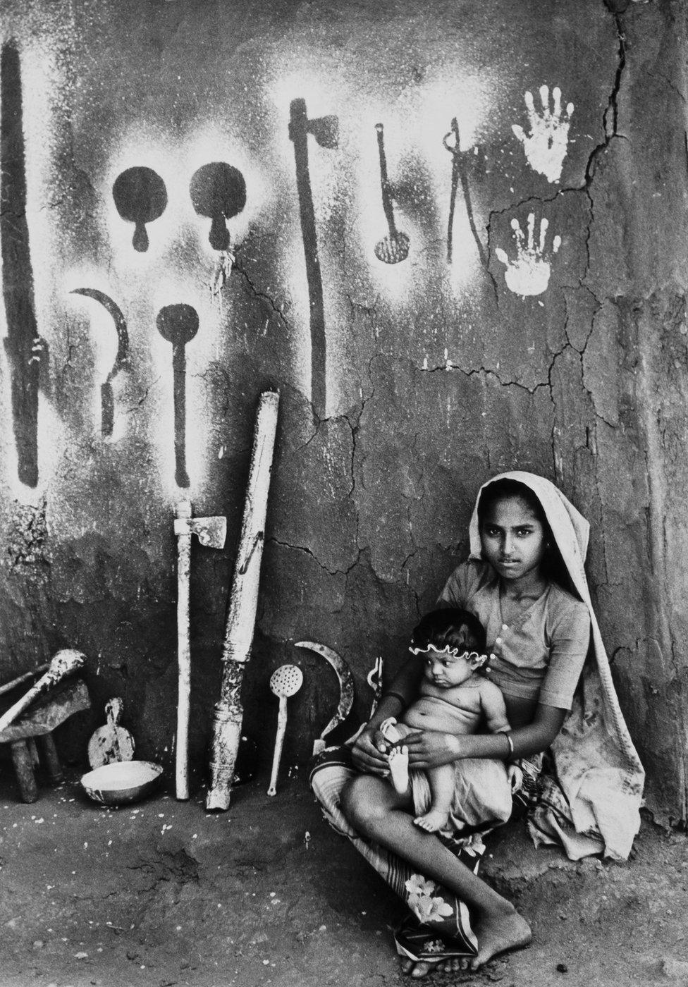 Mother and child in Gujarat