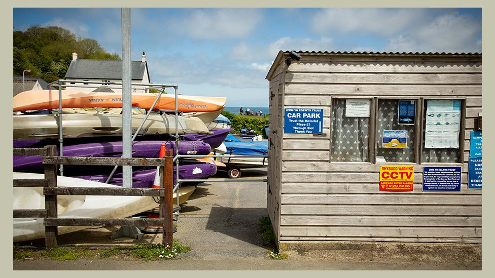 Boats and a kiosk