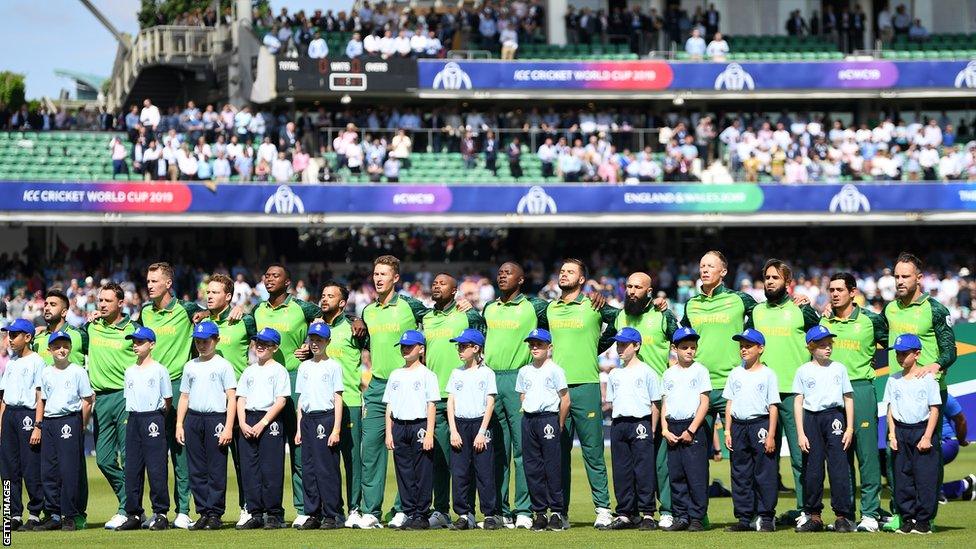 Lungi Ngidi (fifth from the left) was part of the South Africa team at the 2019 Cricket World Cup in England