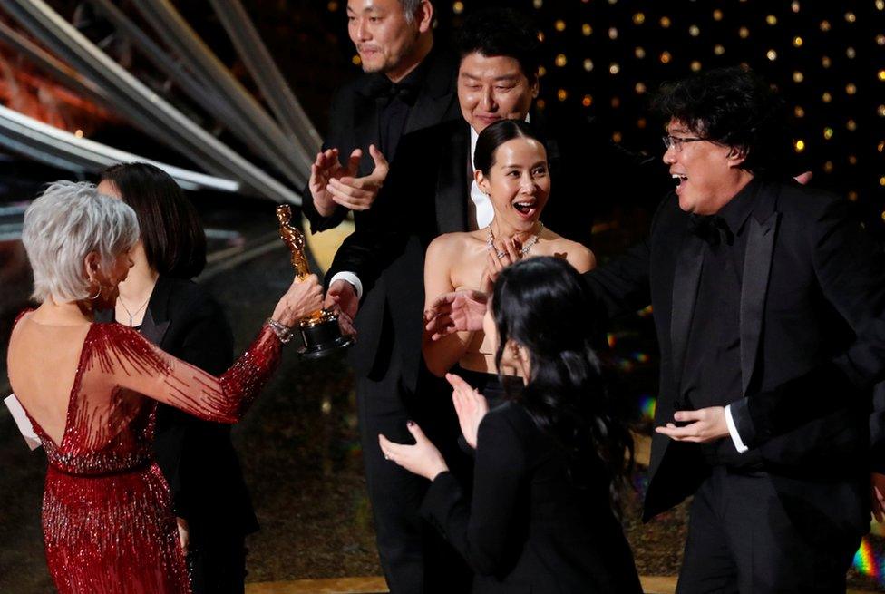 Kwak Sin Ae and Bong Joon Ho win the Oscar for Best Picture