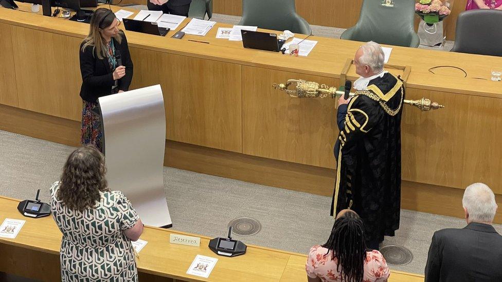 Alan Graves taking the oath