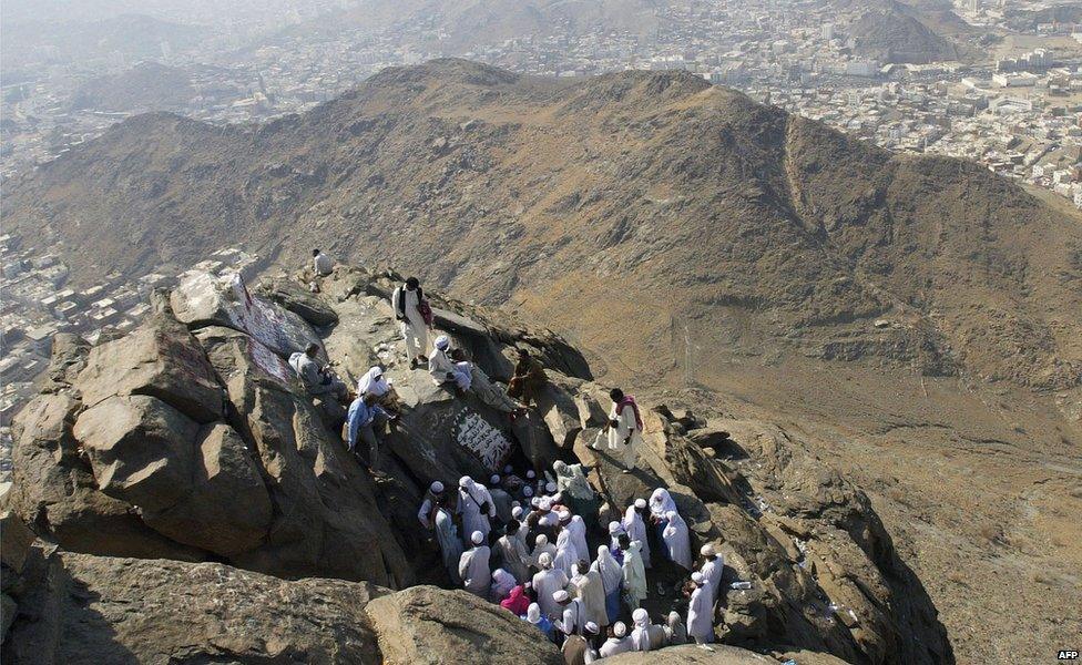 Pilgrims try to enter a cave on Mount Hira on the outskirts of Mecca, Saudi Arabia, where Muslims believe the Angel Gabriel first revealed the Qur'an to the Prophet Muhammad (2 January 2006)