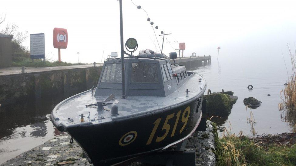 Model 1519 seaplane tender