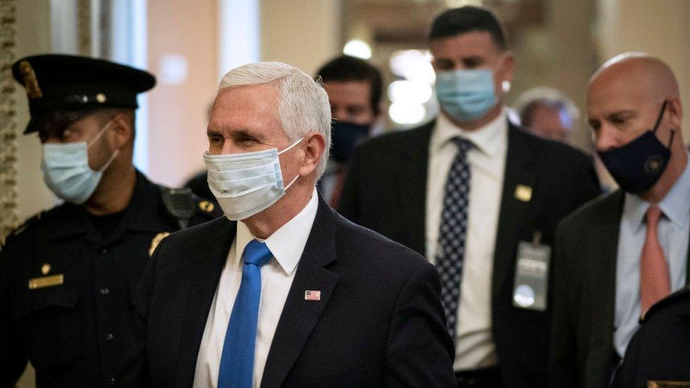 Pence wears mask