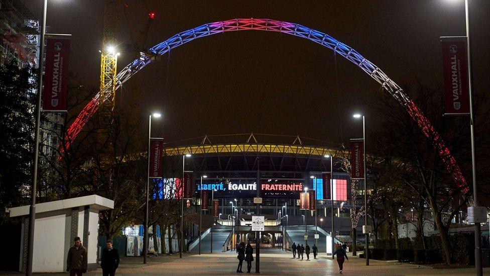 Wembley Arch lit up