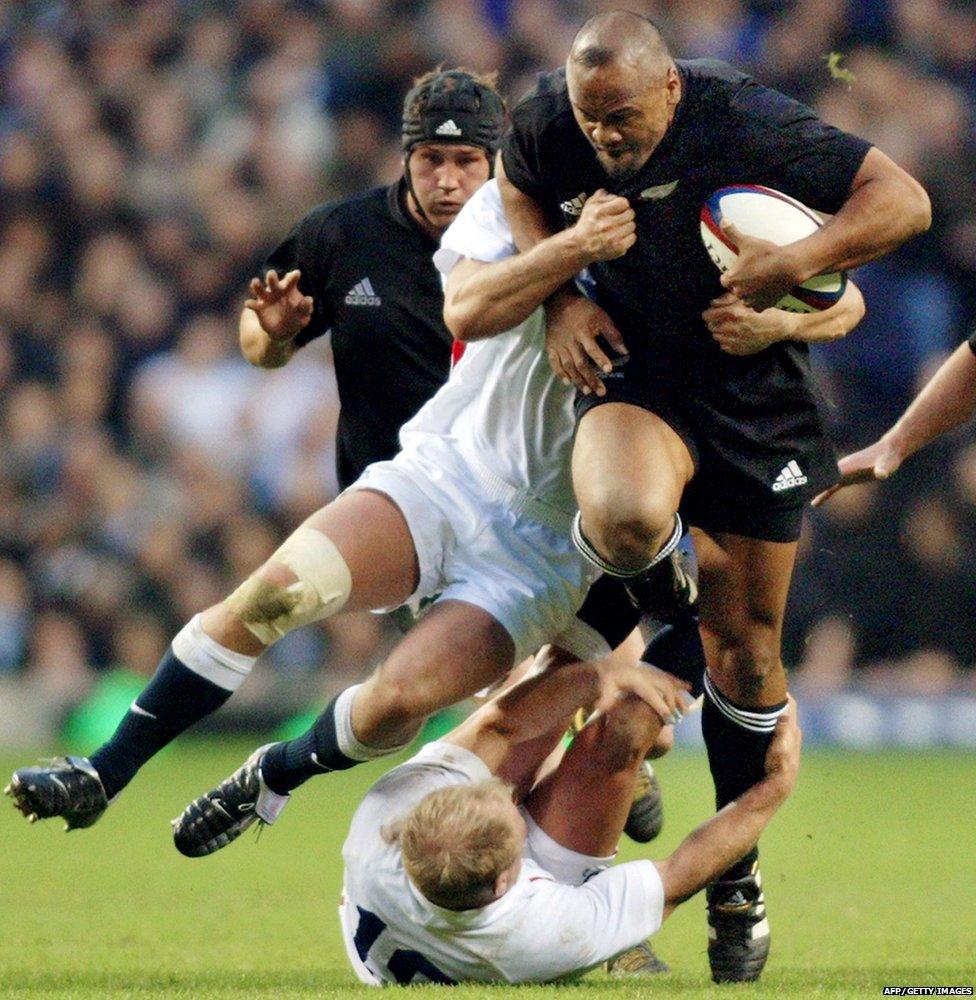 How England's best rugby union players failed to stop Jonah Lomu - BBC News
