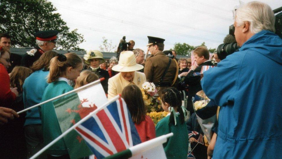 The Queen meeting school children