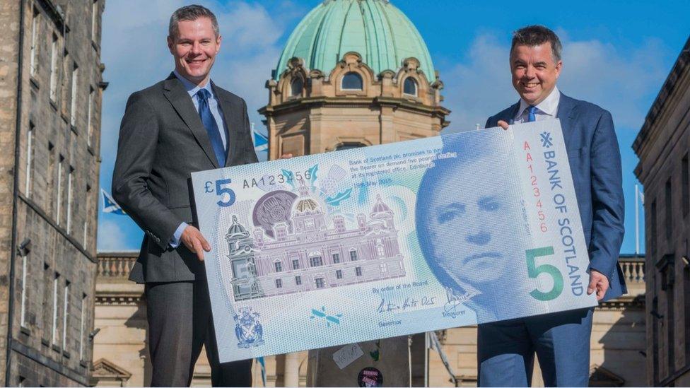 Finance Secretary Derek Mackay and Bank of Scotland treasurer Philip Grant with mock-up of new £5 note