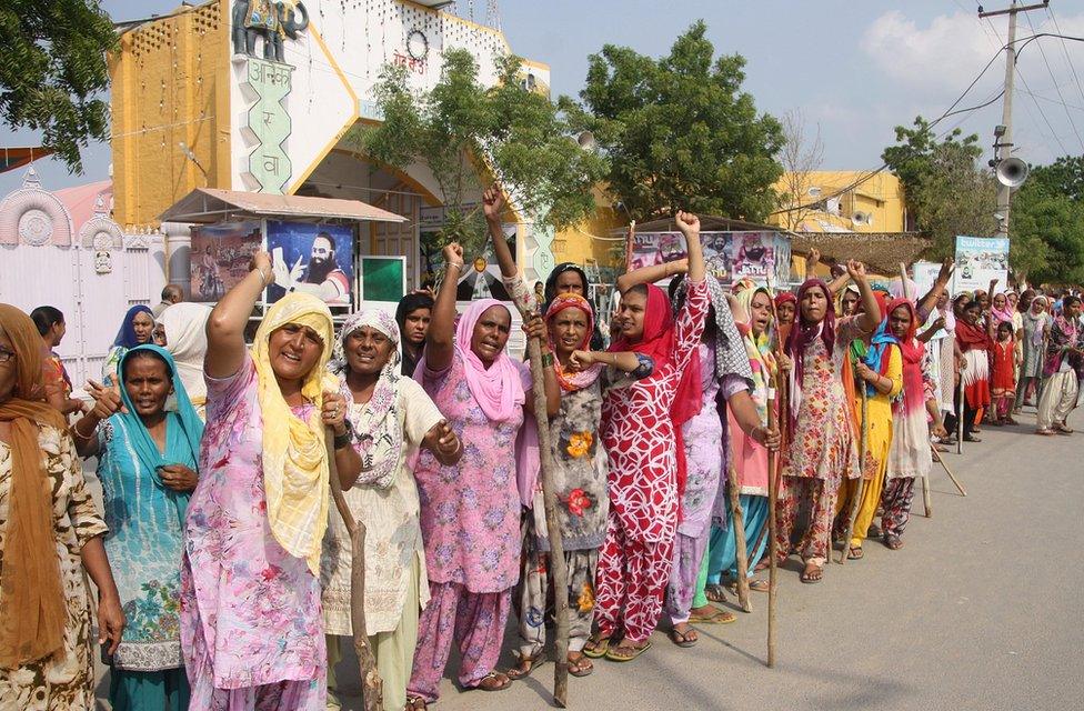 Female supporters of Mr Singh