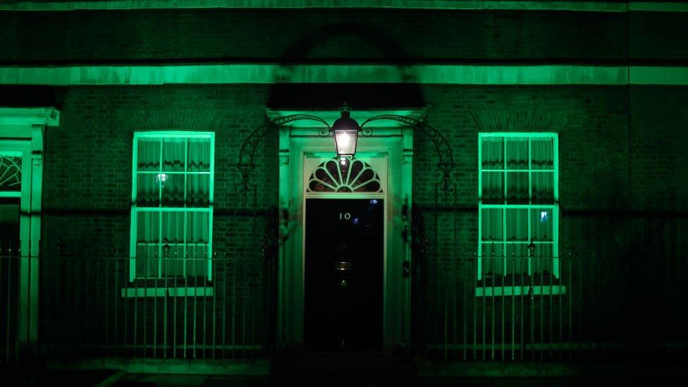 number-10-lit-green