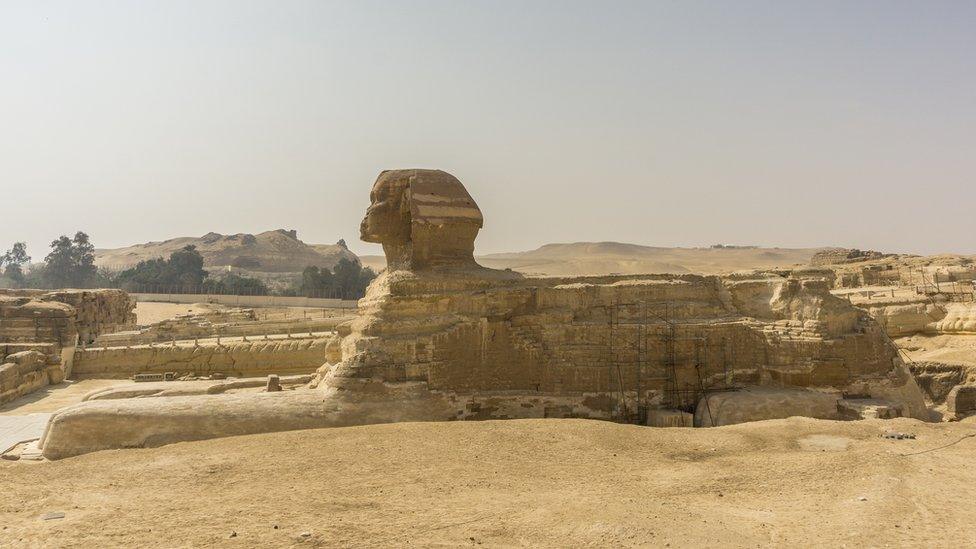 sphinx-statue.