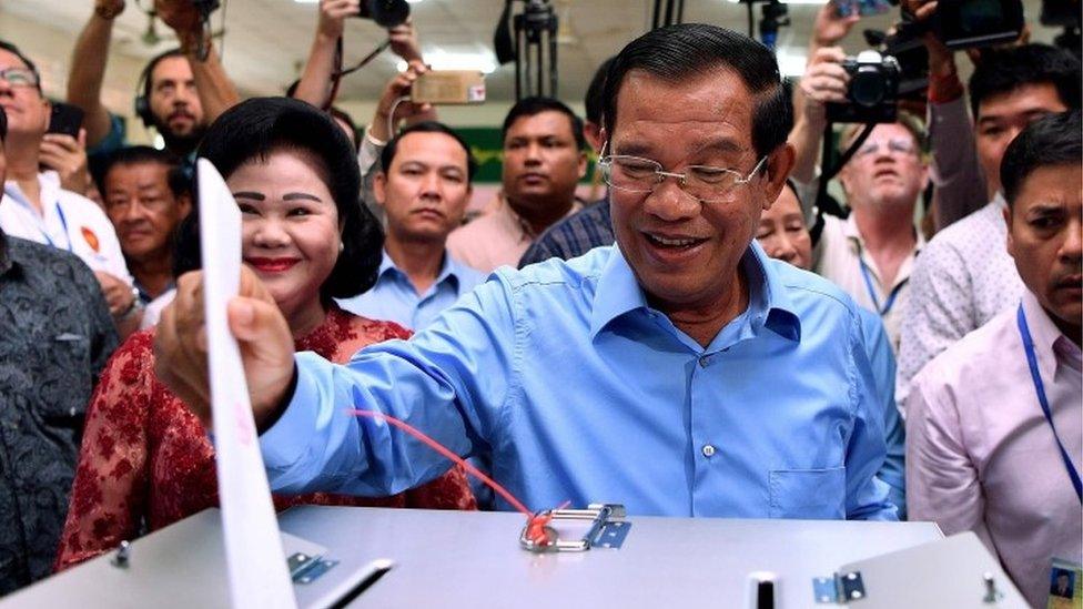 Hun Sen casts his vote, 29 July