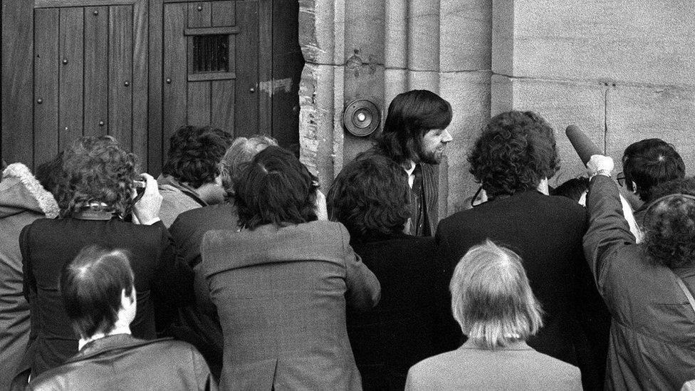 Ricky Tomlinson leaving prison in 1975